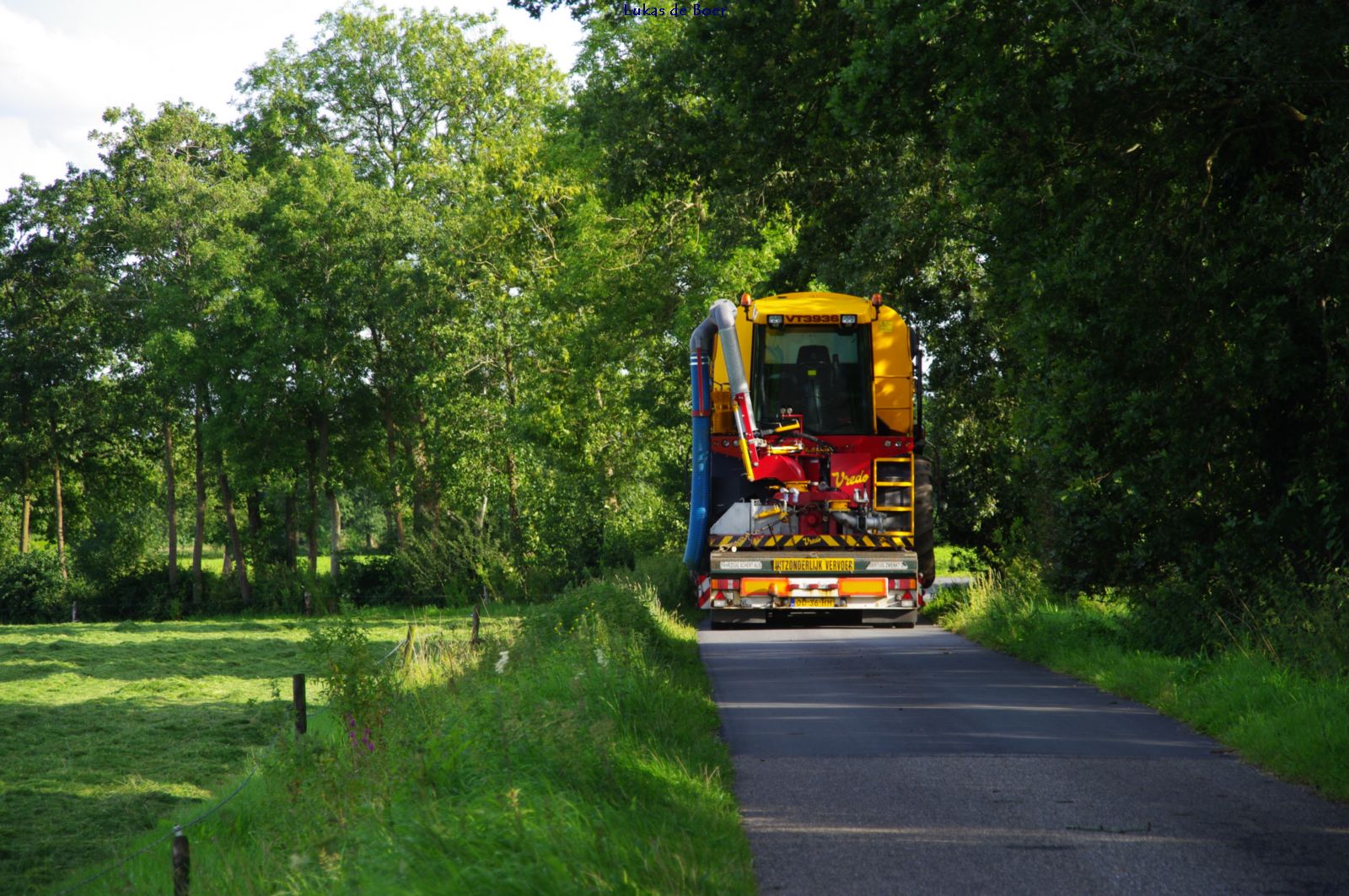 karakter_06.jpg - Kleine weggetjes en grote voertuigen